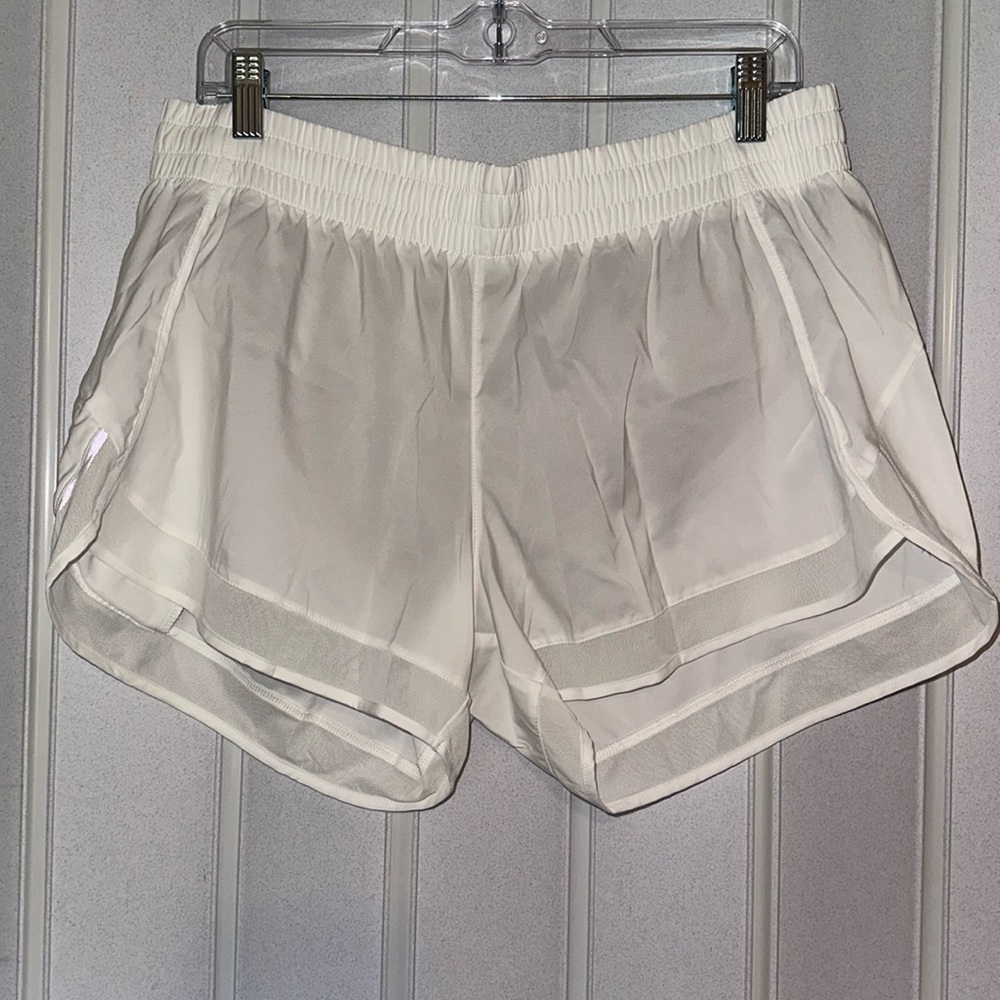 ATHLETA WOMENS LARGE WHITE MESH RACER RUN 4” SHORTS